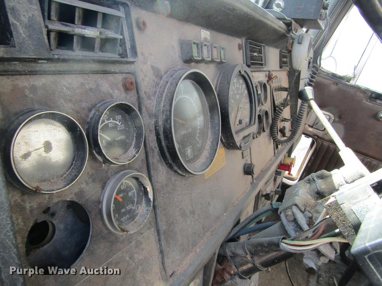 image for item DC4379 1992 Kenworth T800 tender truck