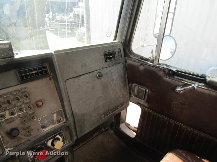 image for item DC4379 1992 Kenworth T800 tender truck