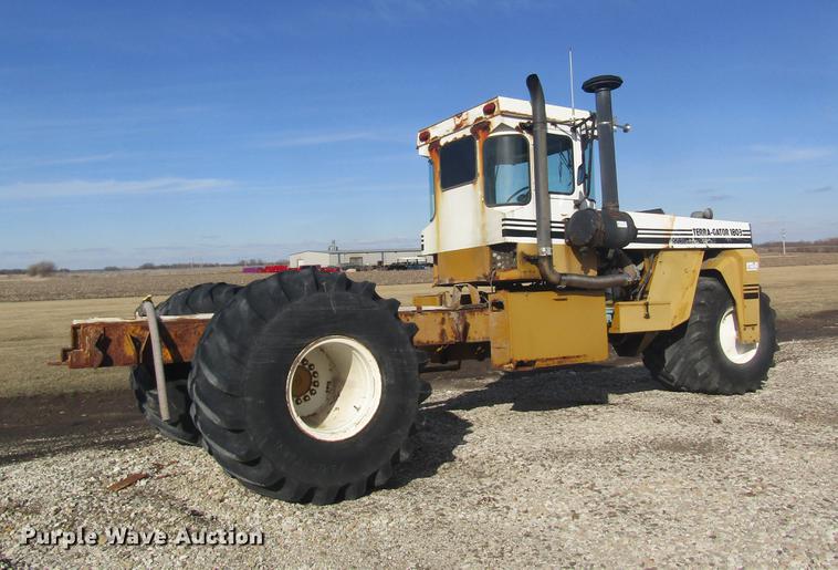 image for item DC4402 1992 Ag-Chem TerraGator 1803 applicator chassis