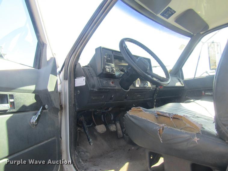 image for item DC4403 1995 Chevrolet Kodiak feed mixer truck