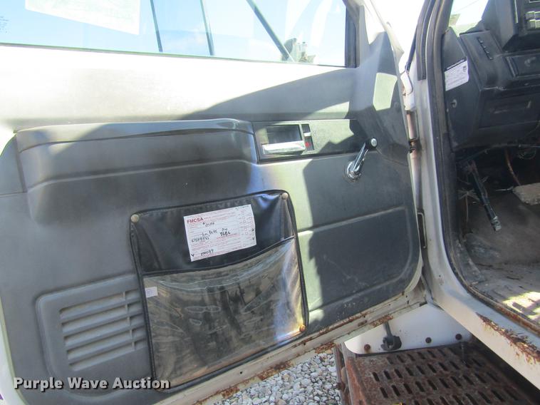 image for item DC4403 1995 Chevrolet Kodiak feed mixer truck