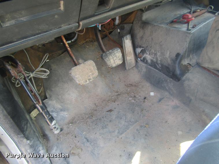 image for item DC4403 1995 Chevrolet Kodiak feed mixer truck