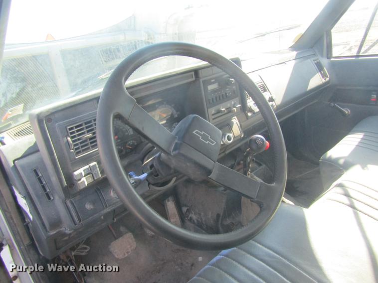 image for item DC4403 1995 Chevrolet Kodiak feed mixer truck