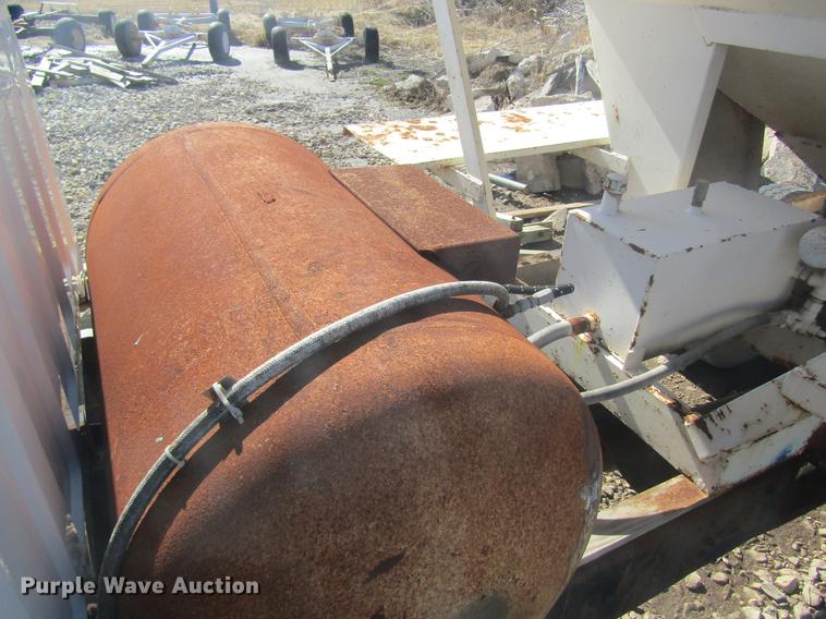 image for item DC4403 1995 Chevrolet Kodiak feed mixer truck