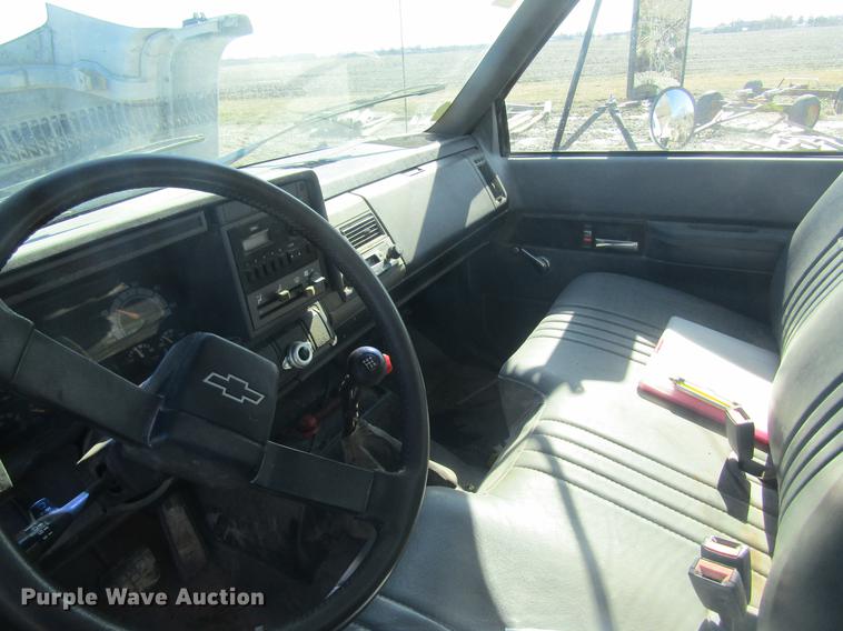 image for item DC4403 1995 Chevrolet Kodiak feed mixer truck