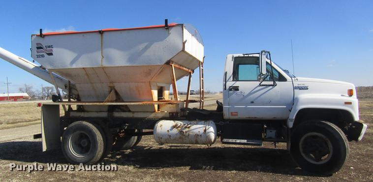 image for item DC4404 1995 Chevrolet Kodiak feed mixer truck