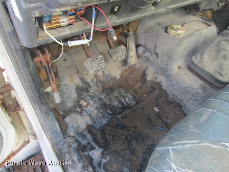 image for item DC4404 1995 Chevrolet Kodiak feed mixer truck