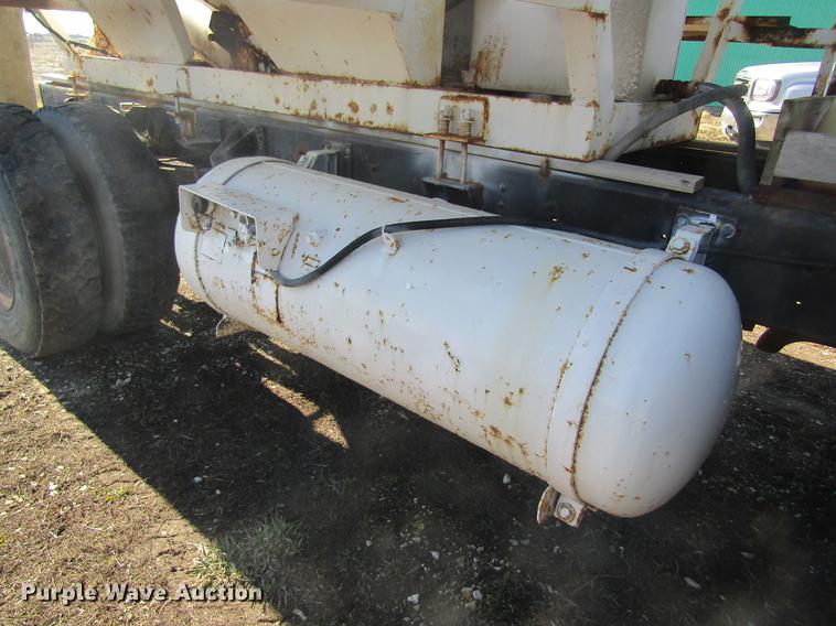 image for item DC4405 1995 Chevrolet Kodiak feed mixer truck