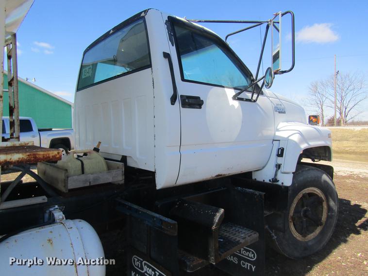 image for item DC4405 1995 Chevrolet Kodiak feed mixer truck