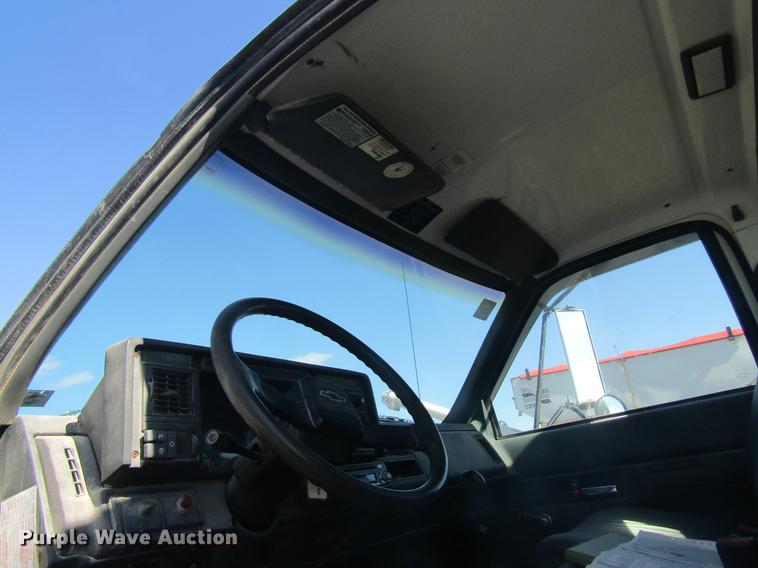 image for item DC4405 1995 Chevrolet Kodiak feed mixer truck