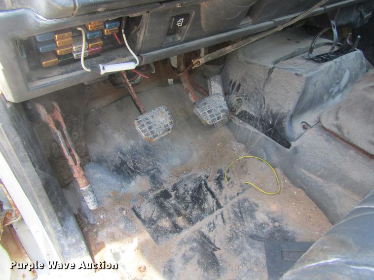 image for item DC4405 1995 Chevrolet Kodiak feed mixer truck