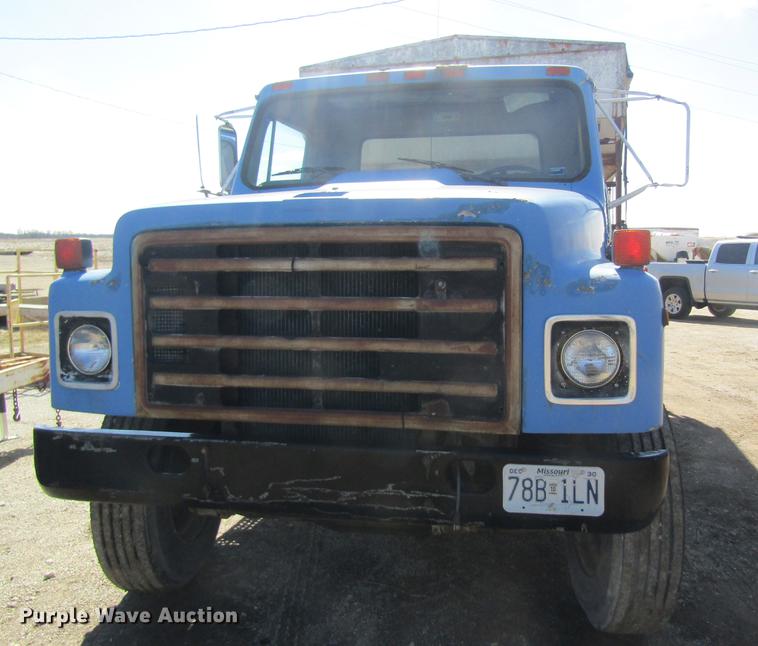 image for item DC4407 1985 International 1954 feed mixer truck