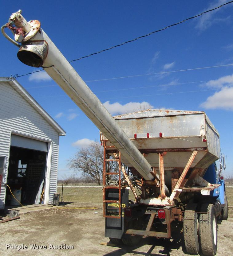 image for item DC4407 1985 International 1954 feed mixer truck