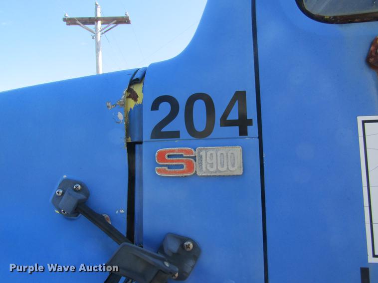 image for item DC4407 1985 International 1954 feed mixer truck