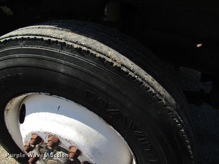 image for item DC4407 1985 International 1954 feed mixer truck