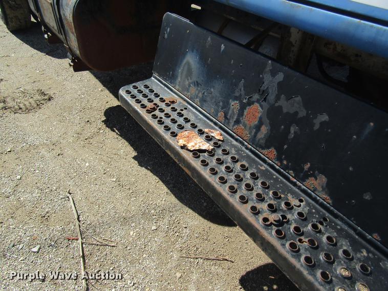 image for item DC4407 1985 International 1954 feed mixer truck