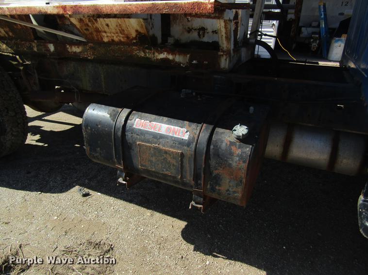 image for item DC4407 1985 International 1954 feed mixer truck