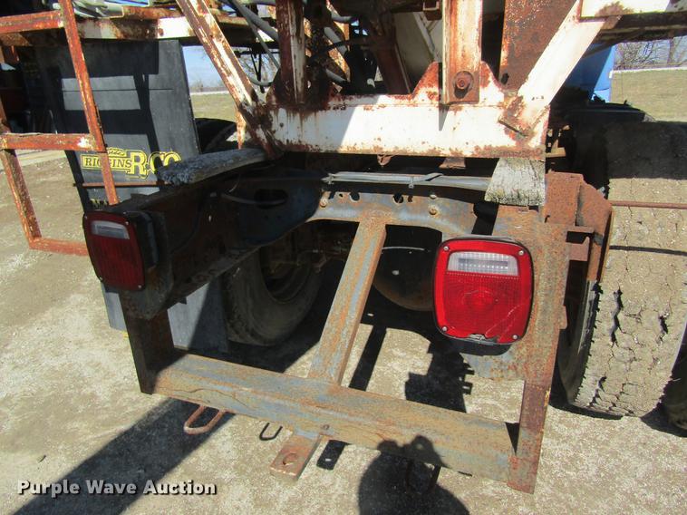 image for item DC4407 1985 International 1954 feed mixer truck