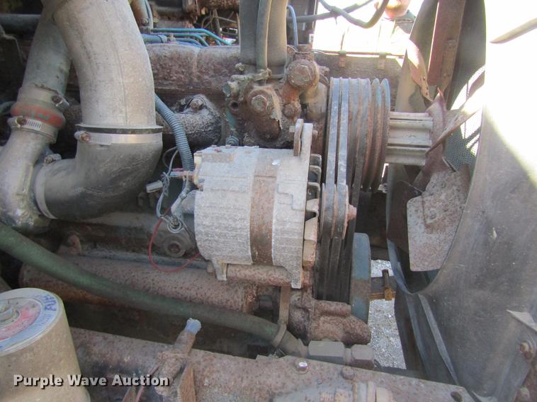 image for item DC4407 1985 International 1954 feed mixer truck