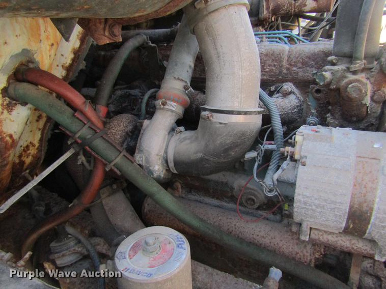 image for item DC4407 1985 International 1954 feed mixer truck