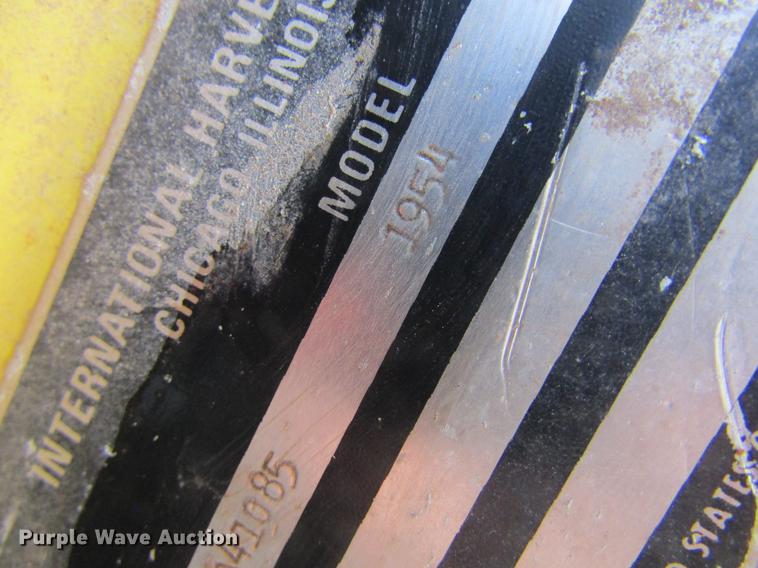 image for item DC4407 1985 International 1954 feed mixer truck