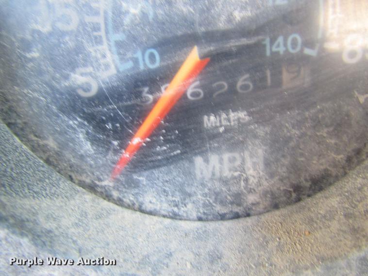 image for item DC4407 1985 International 1954 feed mixer truck