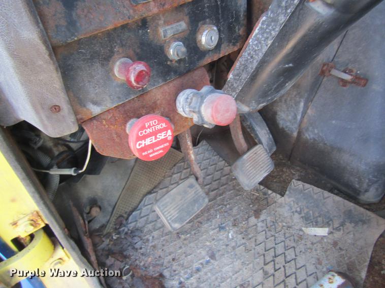 image for item DC4407 1985 International 1954 feed mixer truck