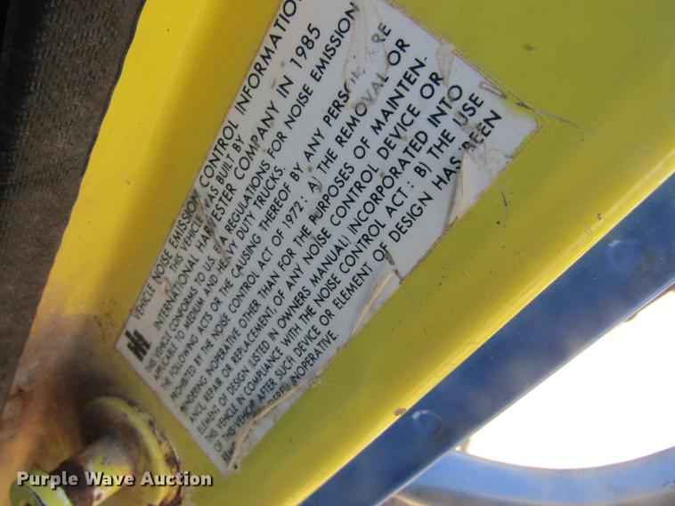 image for item DC4407 1985 International 1954 feed mixer truck