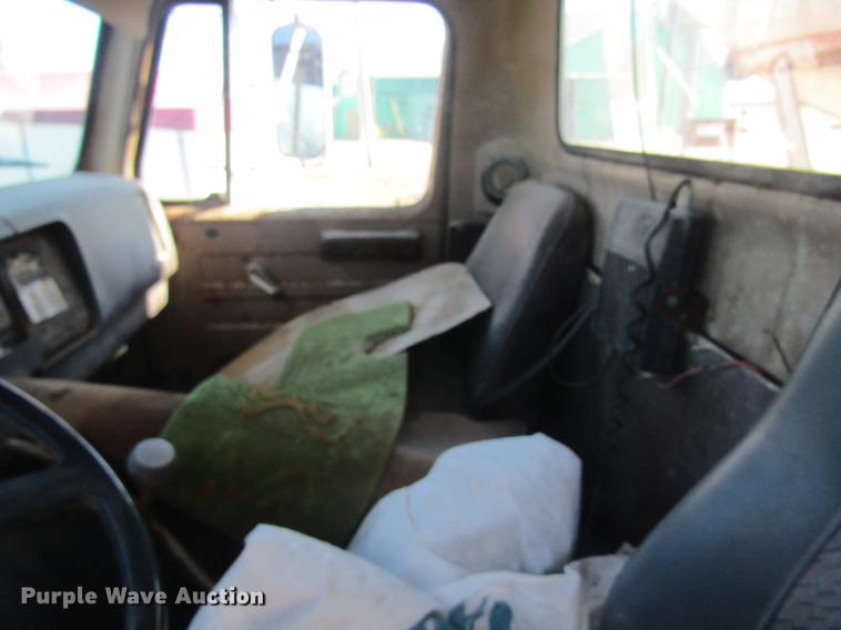 image for item DC4407 1985 International 1954 feed mixer truck