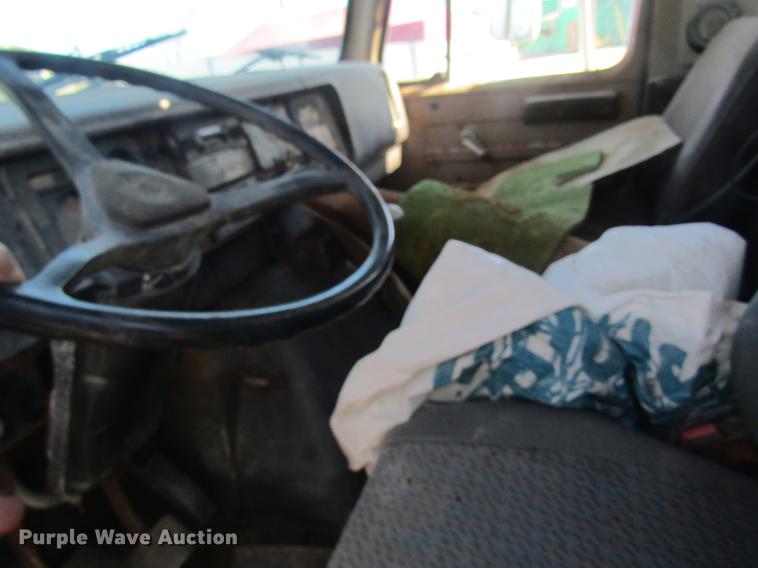 image for item DC4407 1985 International 1954 feed mixer truck