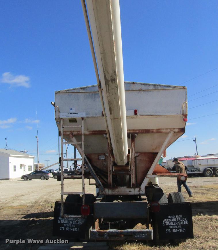 image for item DC4408 1985 International 1955 feed mixer truck