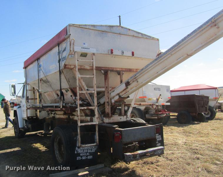 image for item DC4408 1985 International 1955 feed mixer truck