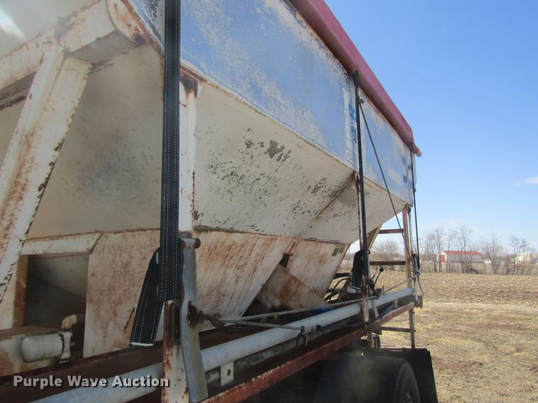 image for item DC4408 1985 International 1955 feed mixer truck