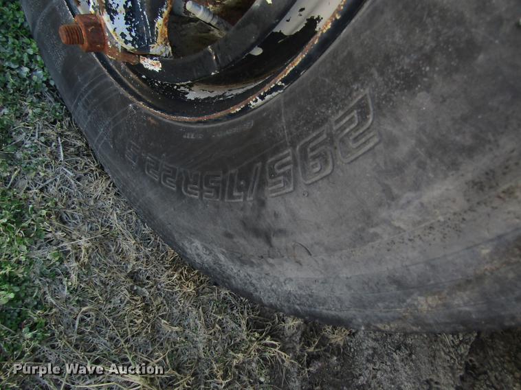 image for item DC4408 1985 International 1955 feed mixer truck