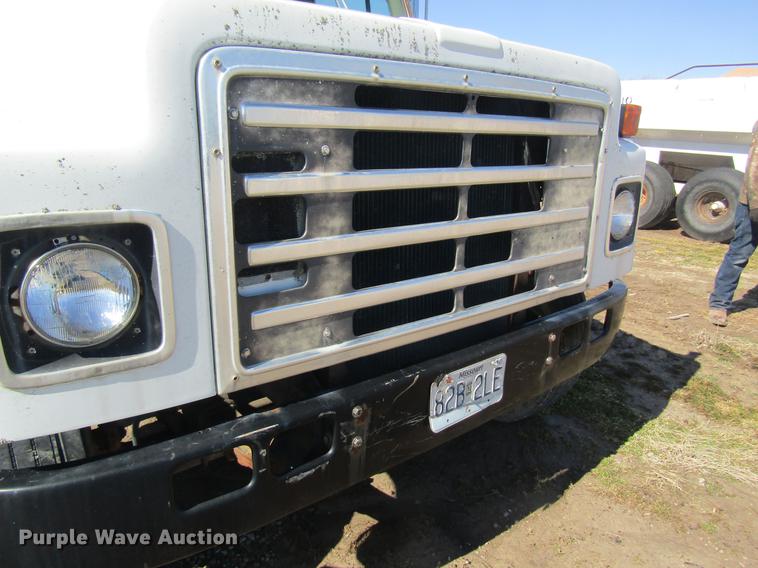 image for item DC4408 1985 International 1955 feed mixer truck