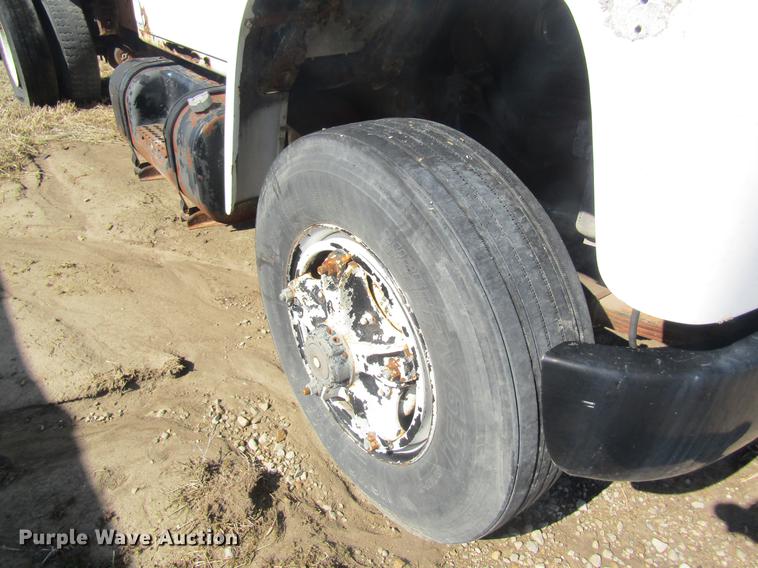 image for item DC4408 1985 International 1955 feed mixer truck