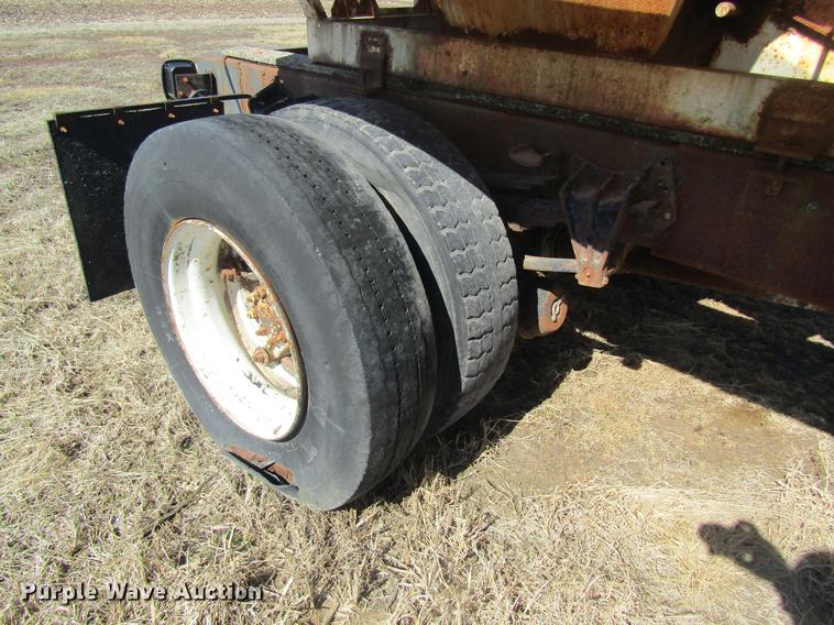 image for item DC4408 1985 International 1955 feed mixer truck