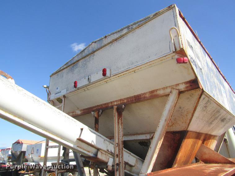 image for item DC4408 1985 International 1955 feed mixer truck