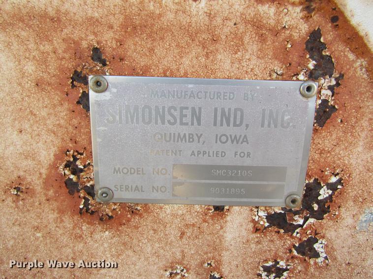 image for item DC4408 1985 International 1955 feed mixer truck