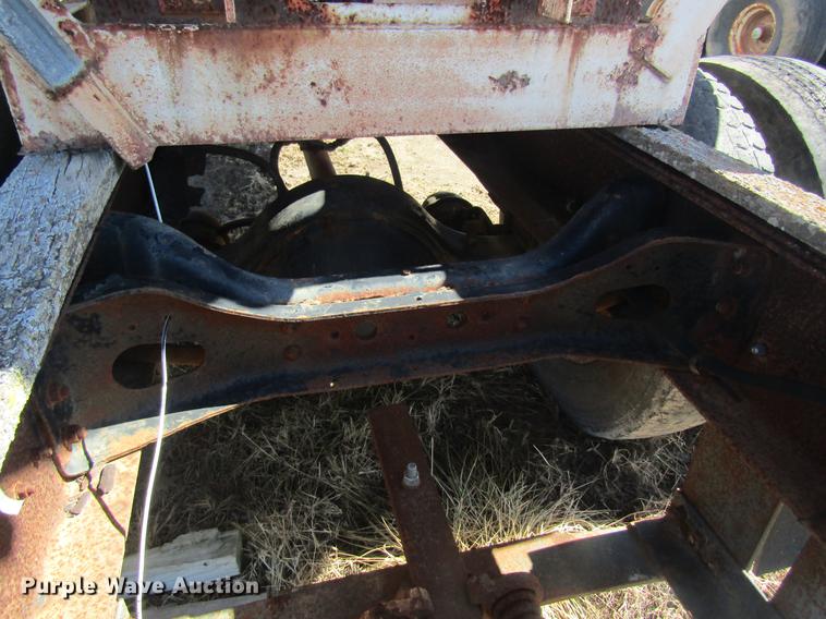 image for item DC4408 1985 International 1955 feed mixer truck