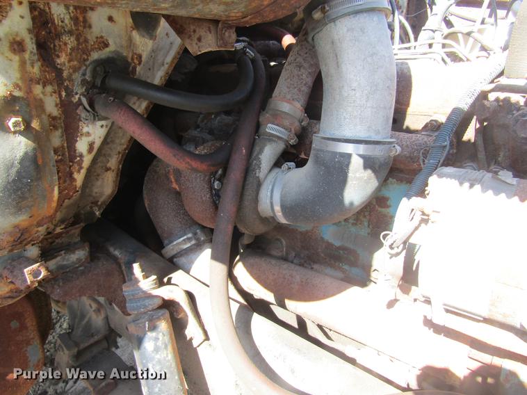 image for item DC4408 1985 International 1955 feed mixer truck