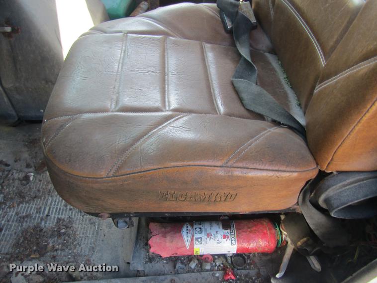 image for item DC4408 1985 International 1955 feed mixer truck