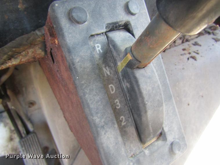 image for item DC4408 1985 International 1955 feed mixer truck