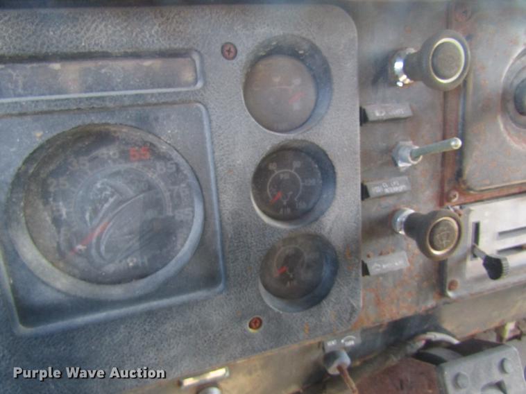 image for item DC4408 1985 International 1955 feed mixer truck