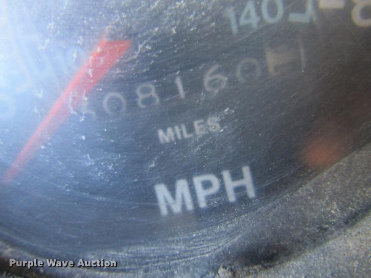 image for item DC4408 1985 International 1955 feed mixer truck