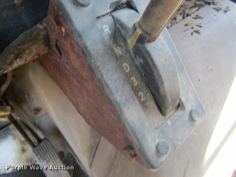 image for item DC4408 1985 International 1955 feed mixer truck