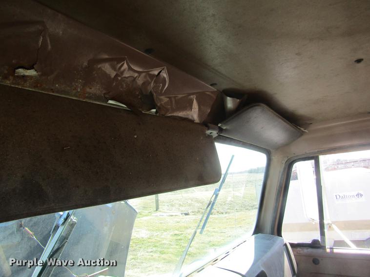 image for item DC4408 1985 International 1955 feed mixer truck