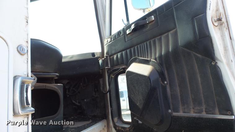 image for item DC5582 1978 GMC Astro 95 semi truck