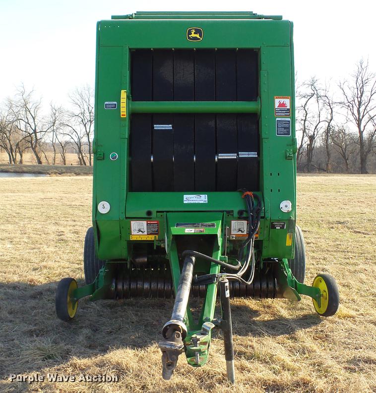 image for item DC5586 2002 John Deere 467 round baler