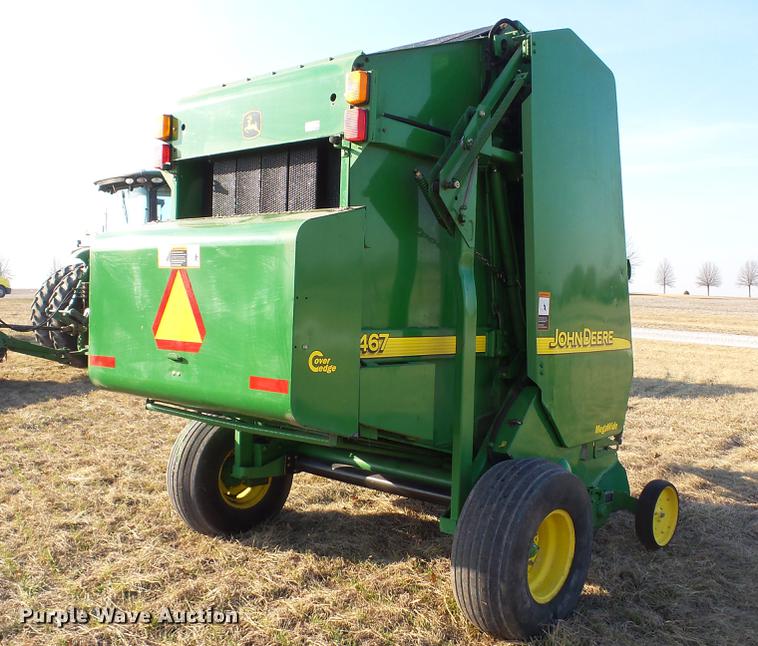 image for item DC5586 2002 John Deere 467 round baler